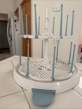 Munchkin White and Light Blue Bottle Drying Stand